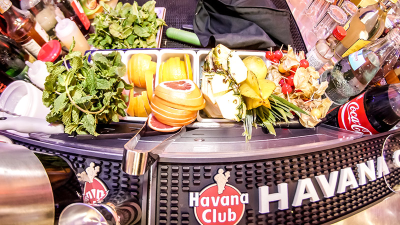 Cocktailbar von oberhalb auf Hochzeit
